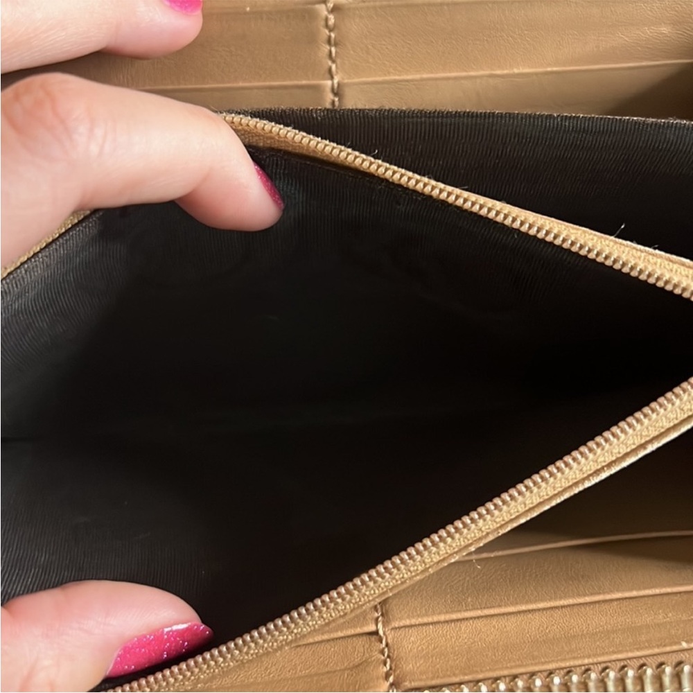 Authentic Cream Gucci Wallet - Picture 5 of 6